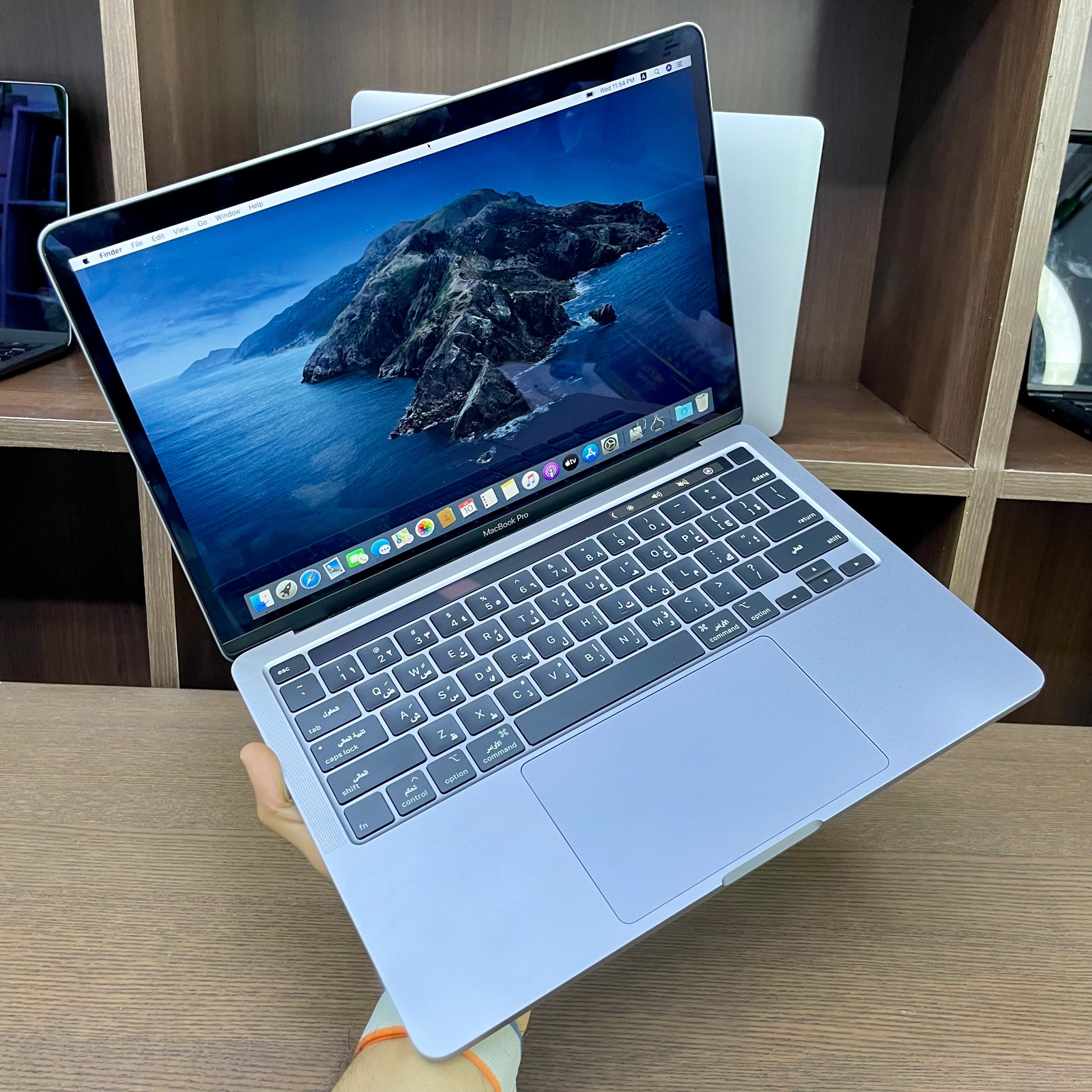 Apple - A2289 / MacBook Pro 13 - i7 Processor - 16GB Memory