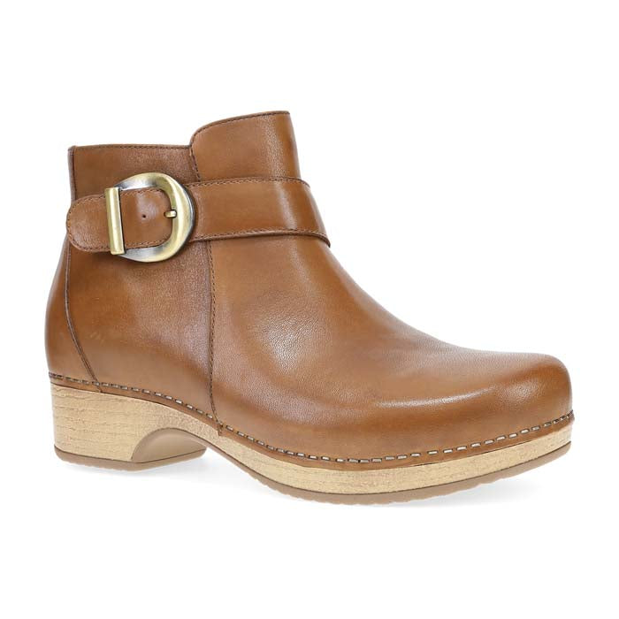 Womens Dansko Brennan in Tan – Lucky Shoes