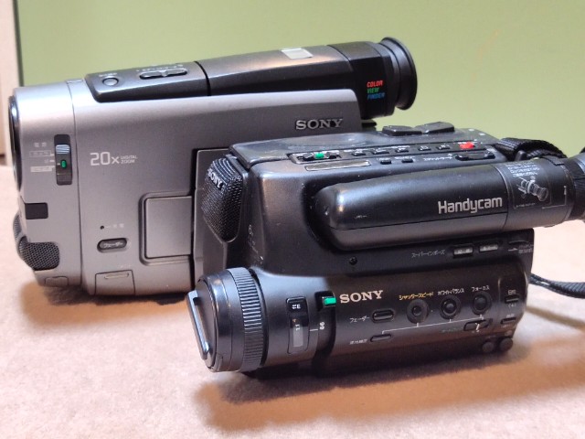SONY CCD-TRV90