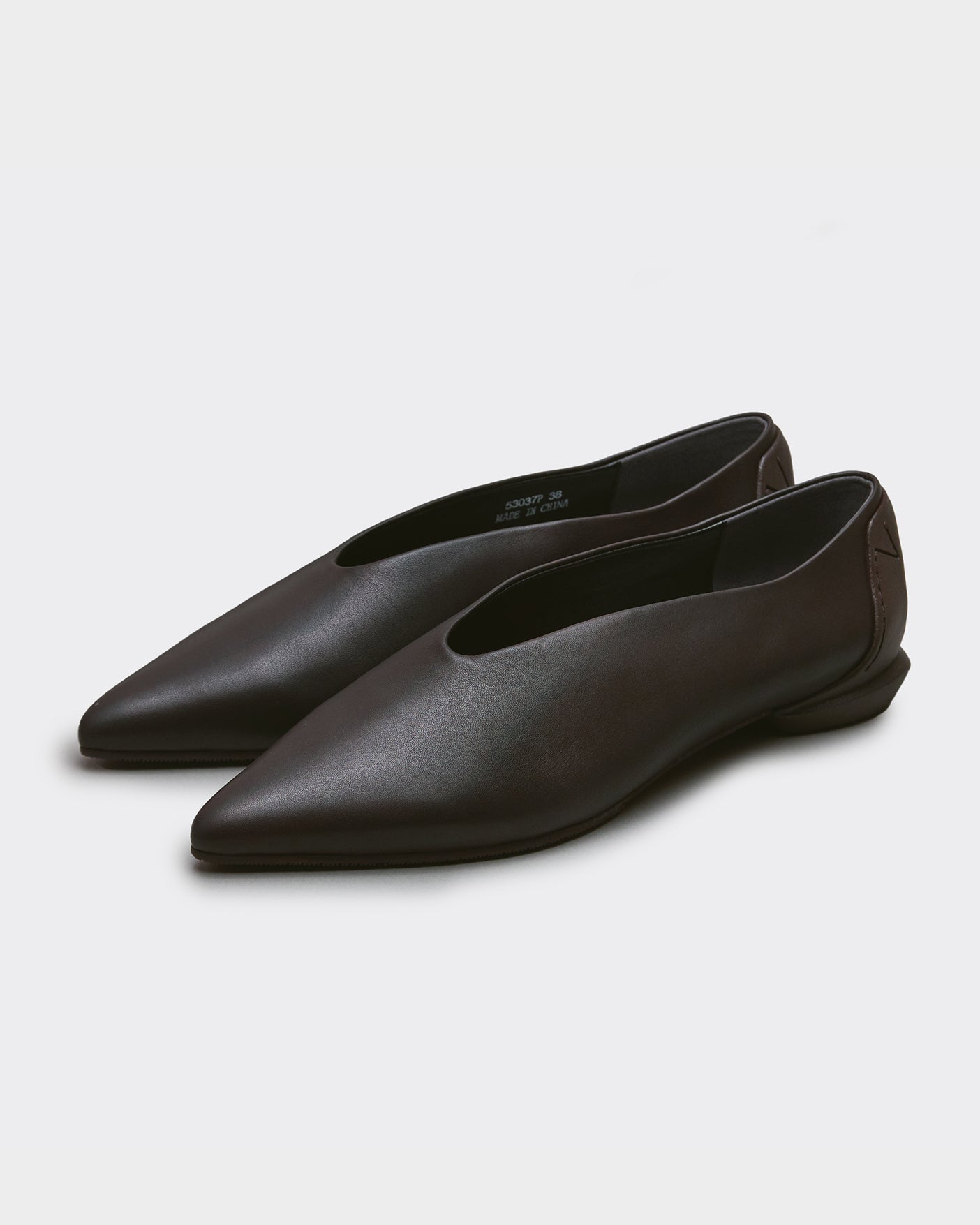 POINTED SLIT PUMPS / EBONY – SHISEI