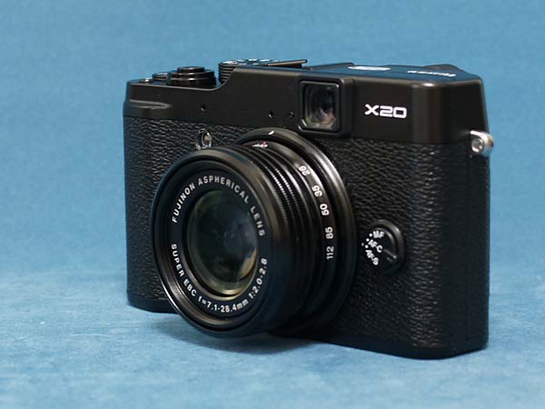 富士フイルム FUJIFILM X20の外観をみる 高級コンパクト /monox
