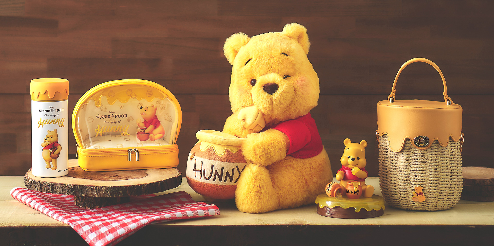くまのプーさんが主役の新コレクション「HONEY DAY」。ぬいぐるみ