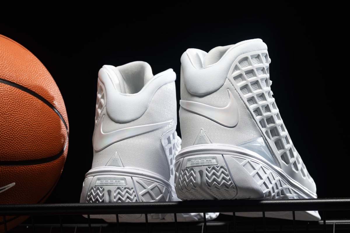 Nike Kobe 3 Protro “Halo”のEPモデルが国内9月23日より発売［HQ9153