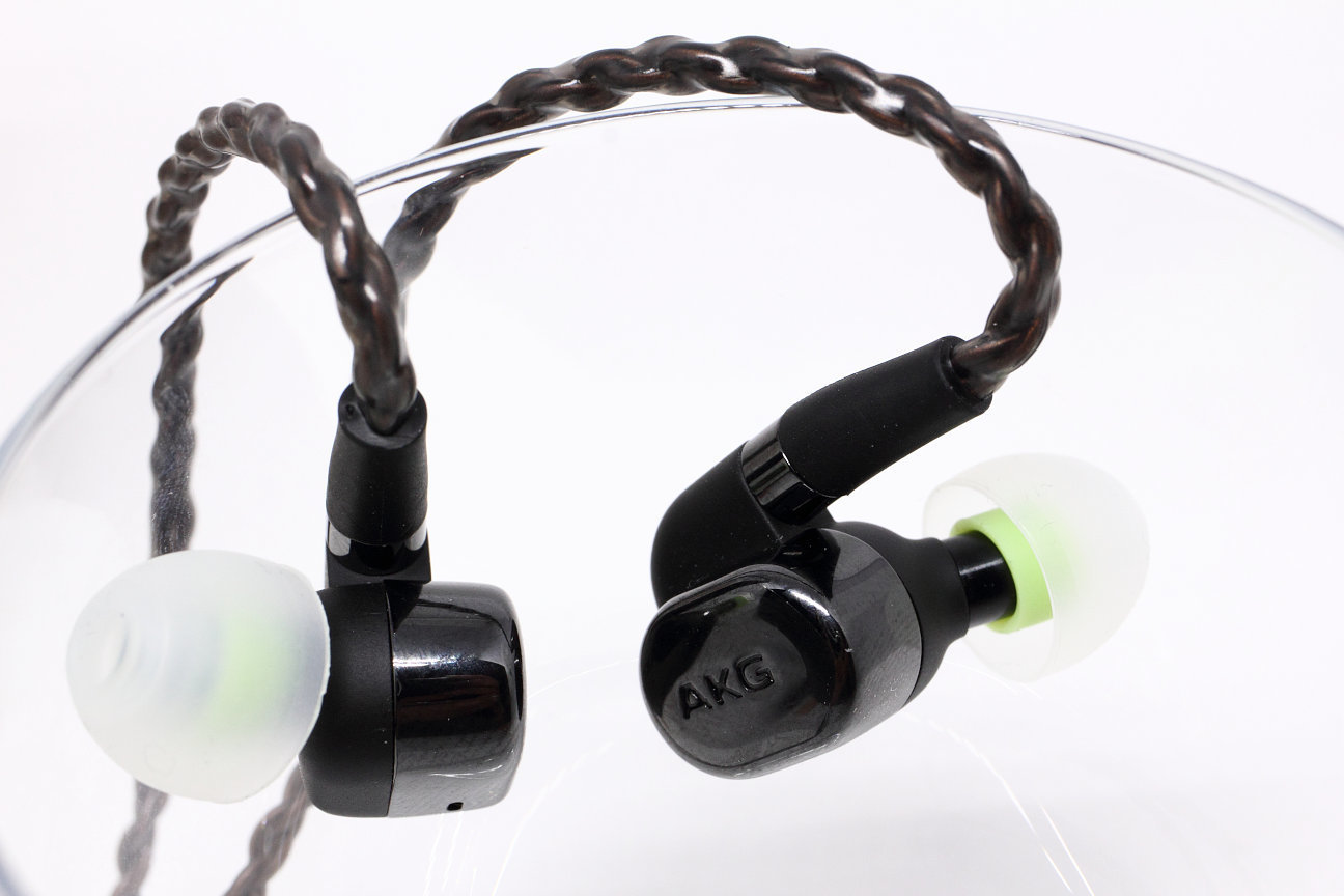 AKG N5005レビュー: Music TO GO!
