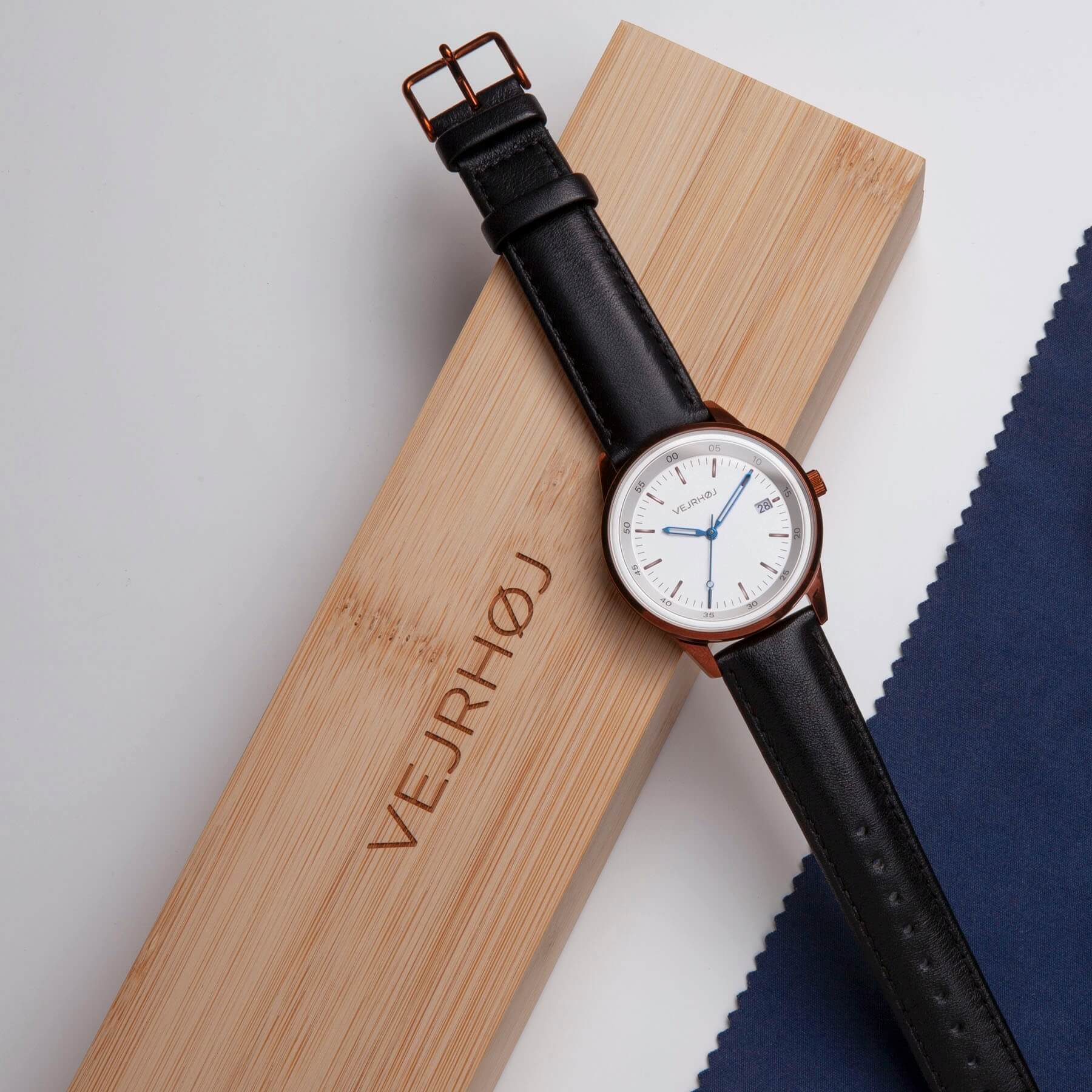 A06 | white (automatic) – VEJRHØJ Japan