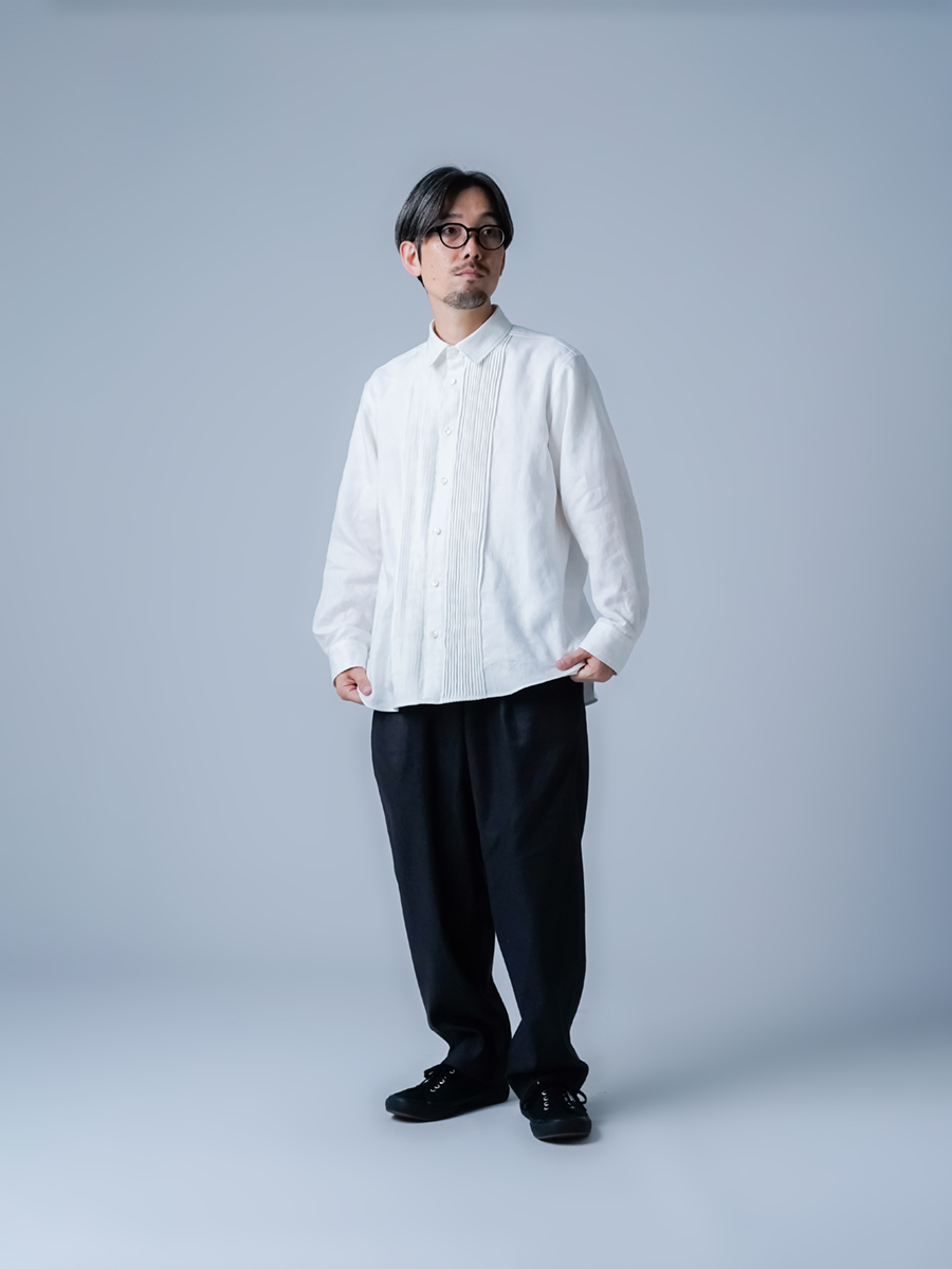 リネンシャツ】情熱を秘めた リネンピンタック メンズシャツ ／ 白色