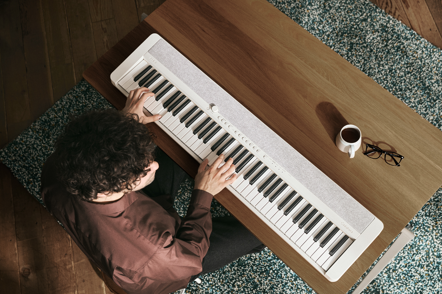 コンパクトサイズと迫力ある音を両立した76鍵盤の電子キーボード | CASIO