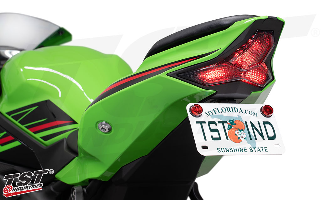 TST Industries ZX-4Rウィンカー内蔵LEDテールライト｜AxxL