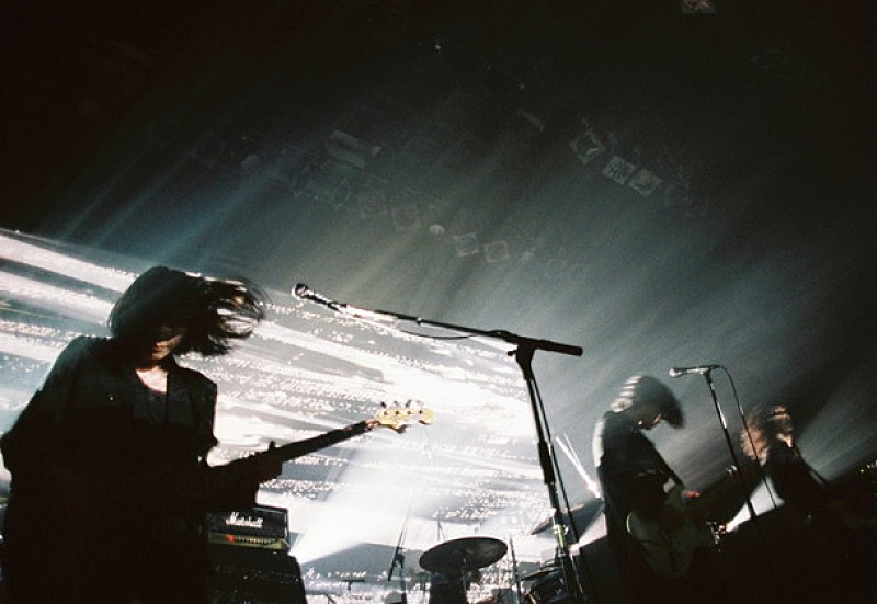 THE NOVEMBERS、敬愛するblgtzと共に完成させた「美しい日」 | Daily