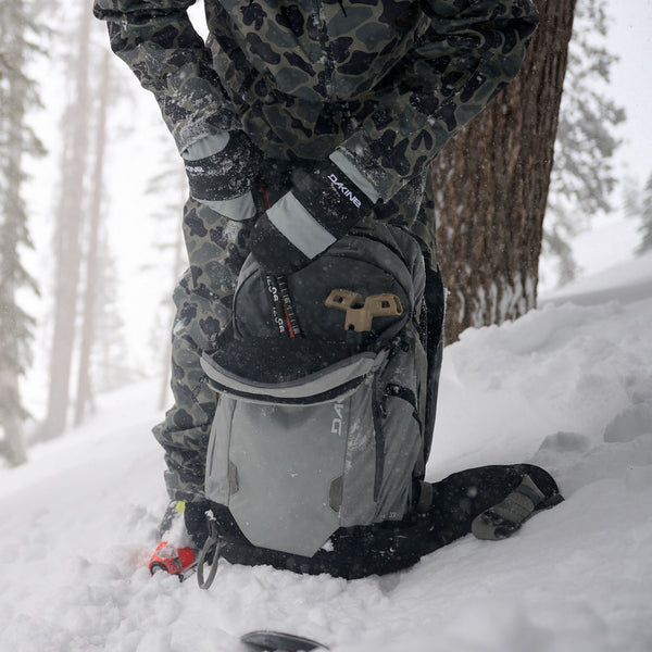 Poacher Backpack 32L - Griffin – Dakine