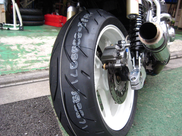 ゼファー1100 純正ホイール タイヤ2025年製バリ溝！ ゼファー1100 純正