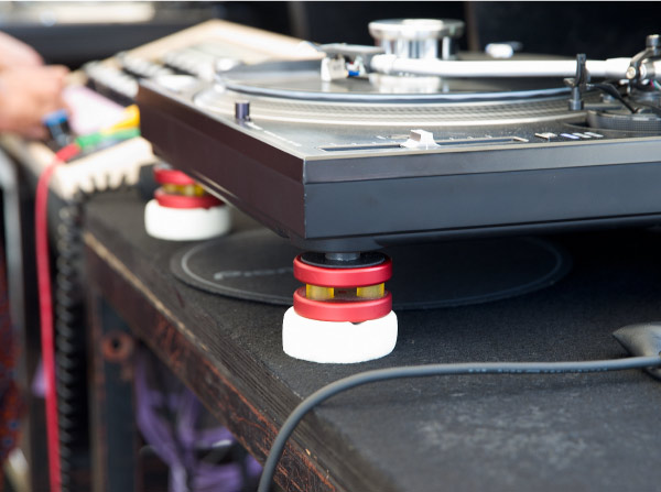DMSDのターンテーブル用インシュレーター、DECOUPLING FEET FOR