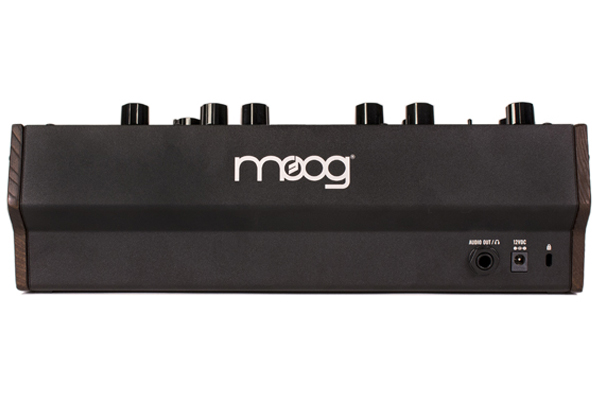 moogのアナログシンセサイザーDFAMをご紹介いたします。