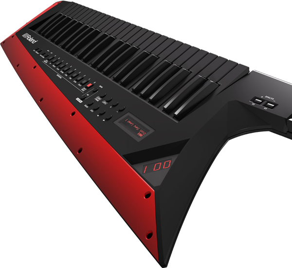RolandのショルダーキーボードAX-Edgeをご紹介いたします。