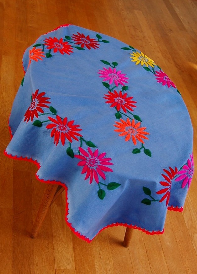 メキシコ刺繍のテーブルクロス‐中南米の手作りと輸入雑貨
