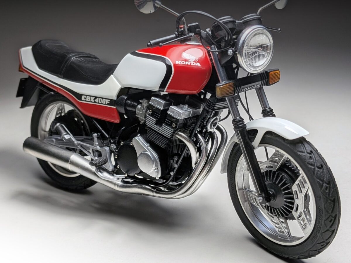 ホンダ「CBX400F」 キットで楽しむ伝説のネイキッドスポーツ