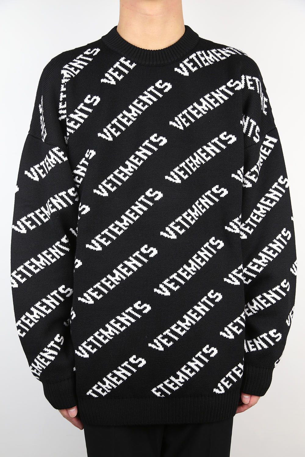VETEMENTS - [ラスト1点 サイズXL] MONOGRAM KNITTED SWEATER