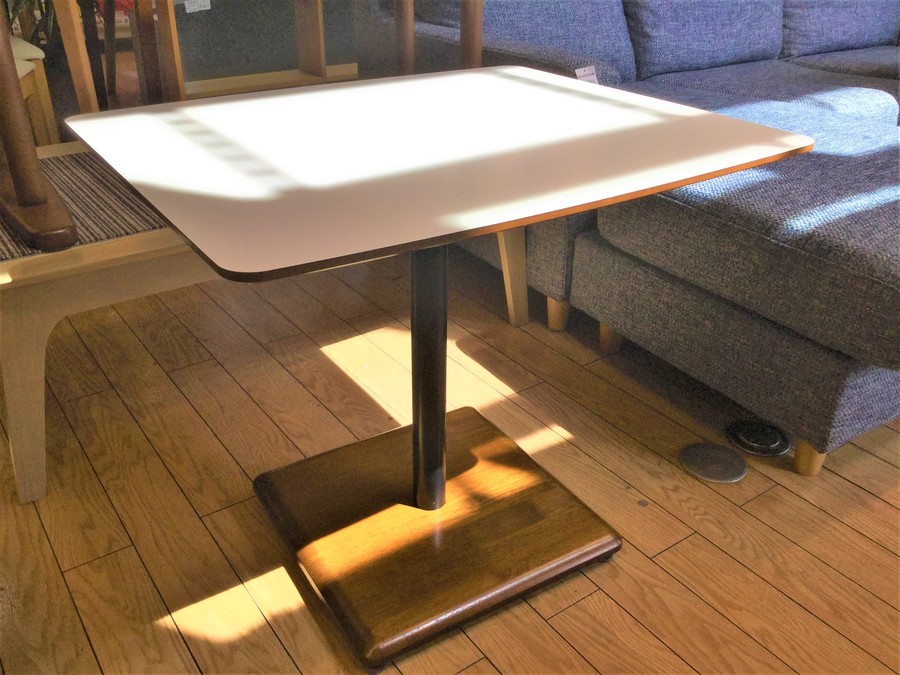 カリモク60】レトロなカフェテーブルのご紹介！中古家具はトレファク