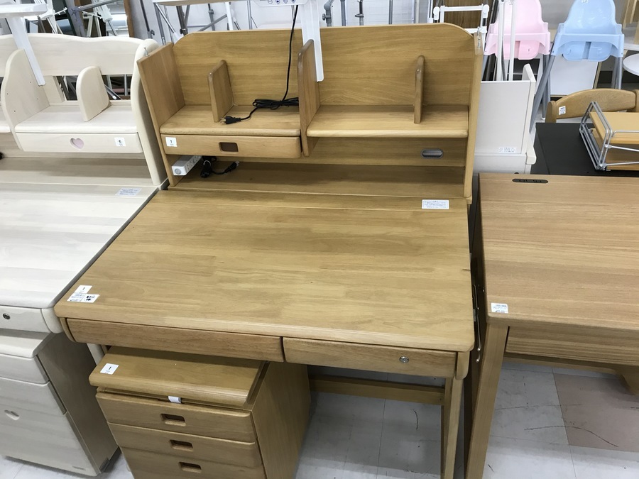 大塚家具製造販売・ITOKI・オカムラ など学習デスク・学習机を