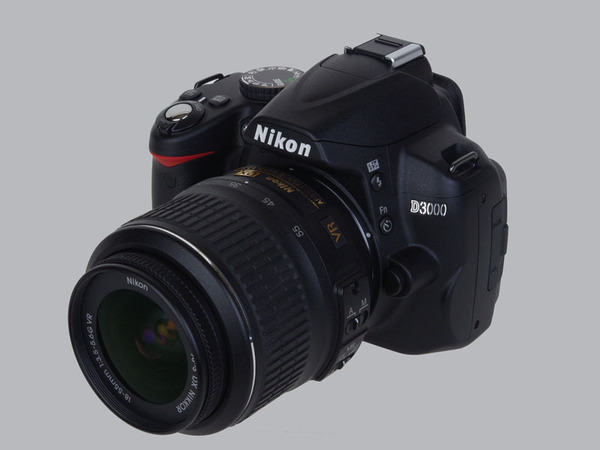ASCII.jp：初心者でも使いこなせる一眼！ ニコン「D3000」 (1/4)