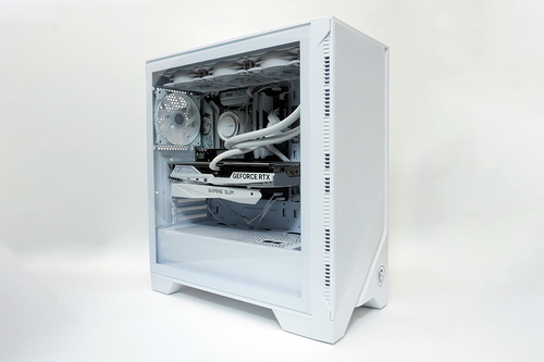 酷暑の夏休みに“涼”を求めてホワイトカラーのゲーミングPCを作る