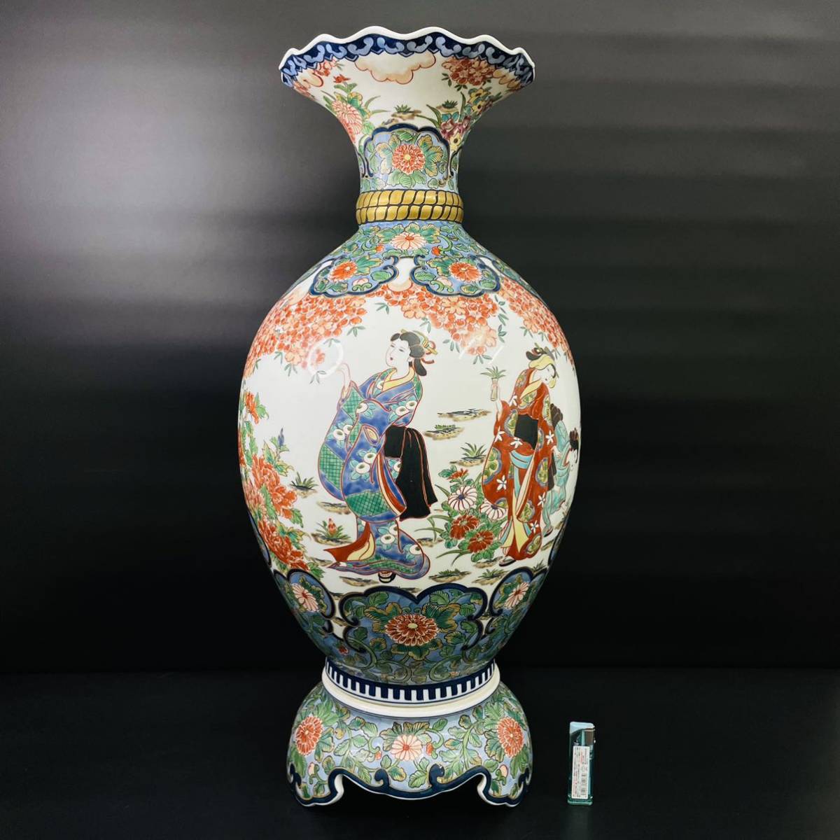 圧倒的最安価格】有田焼 勝右衛門作 染錦 金彩色絵花鳥紋 飾壺 【再