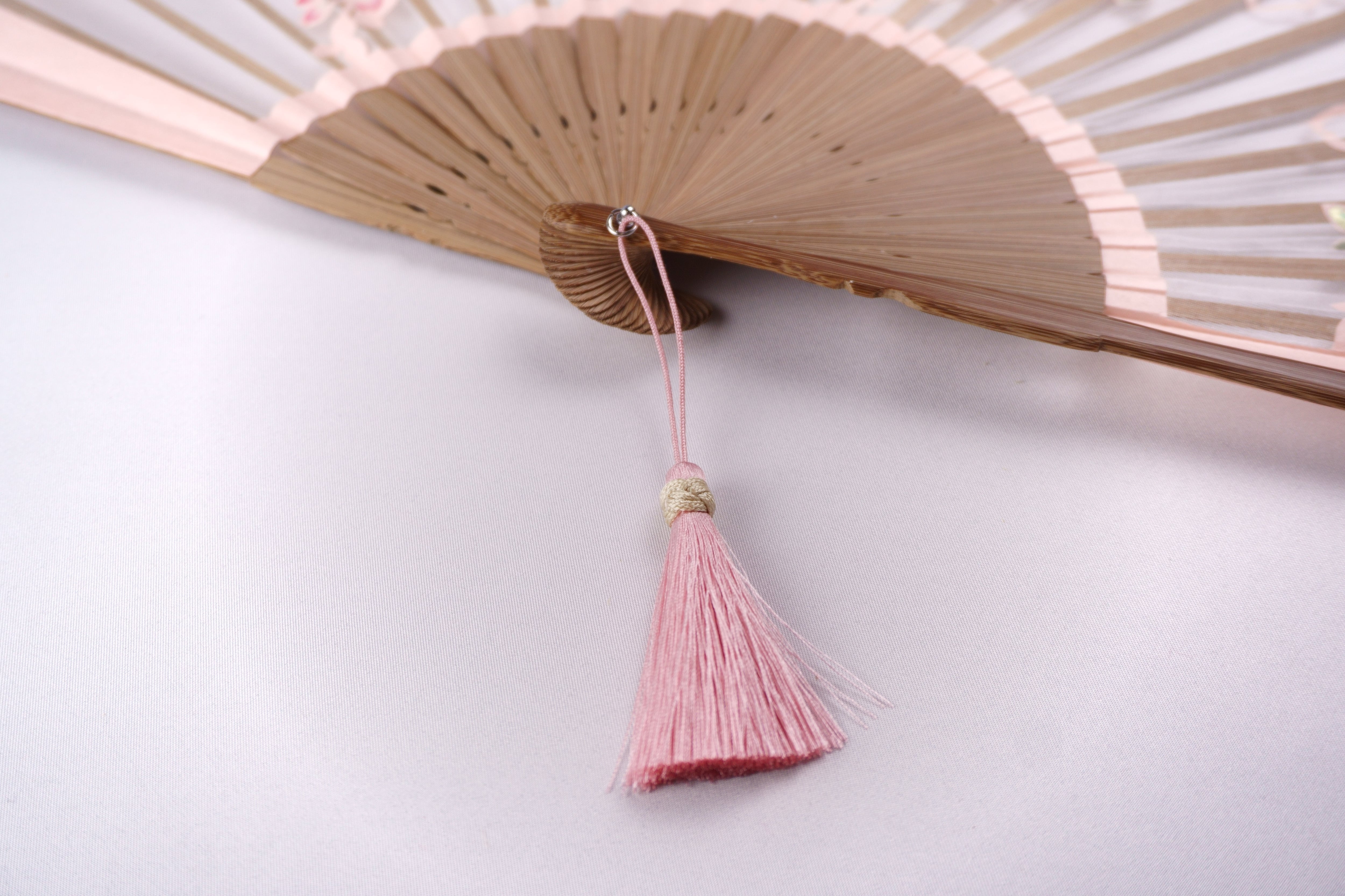 額透かし彫扇 紗月 ハナミズキ ピンク | 紗月扇 京都【オンライン