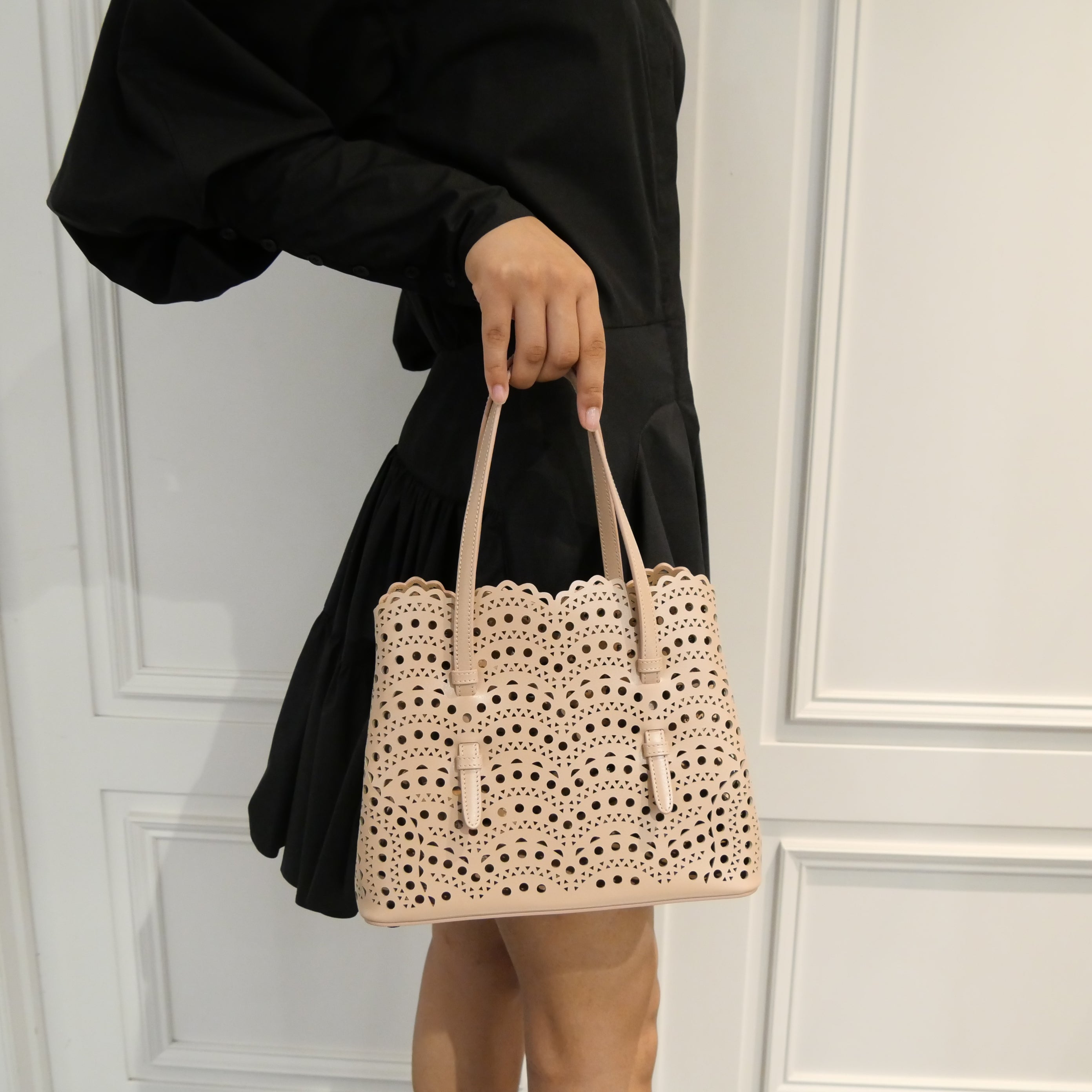 正規品・送料無料】ALAÏA /MINA 25 VIENNE BAG (SABLE) | BOLS・1987