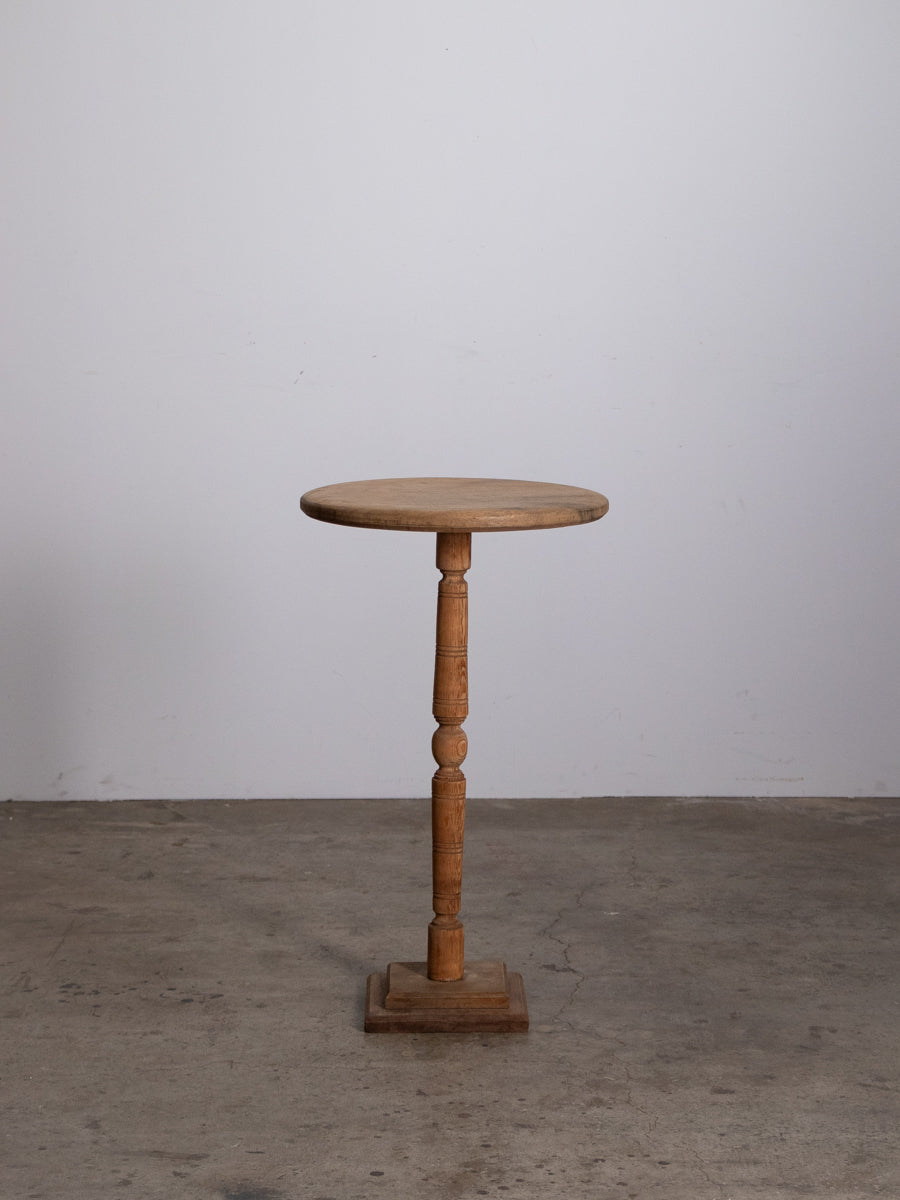 TABLE / DESK
