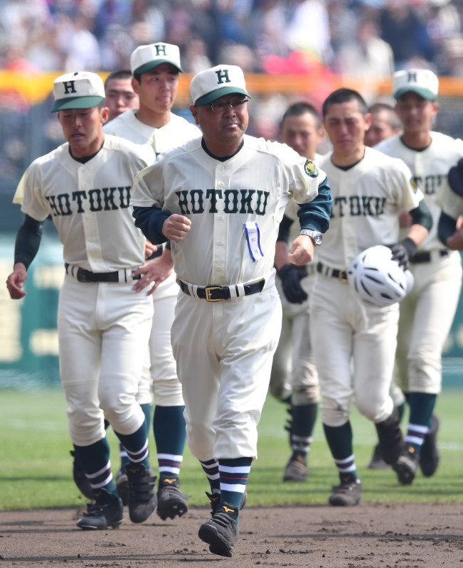 選抜高校野球：監督23年の報徳学園・永田氏、最後の試合 | 毎日新聞