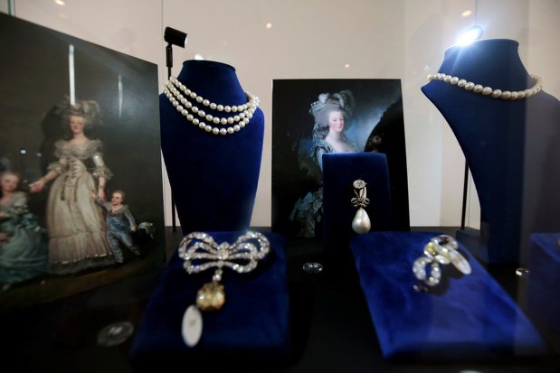 世界の雑記帳：ドバイでマリー・アントワネットの宝飾品を展示、来月