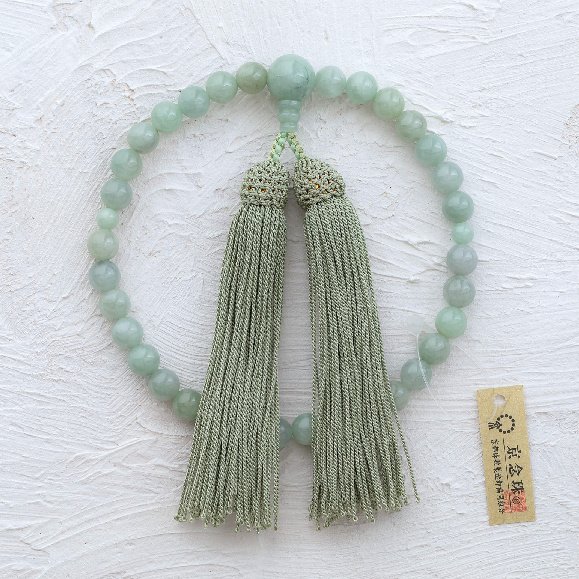 念珠】ビルマ翡翠 片手8mm 共仕立 本絹頭房 SN005 – 祈り百貨店