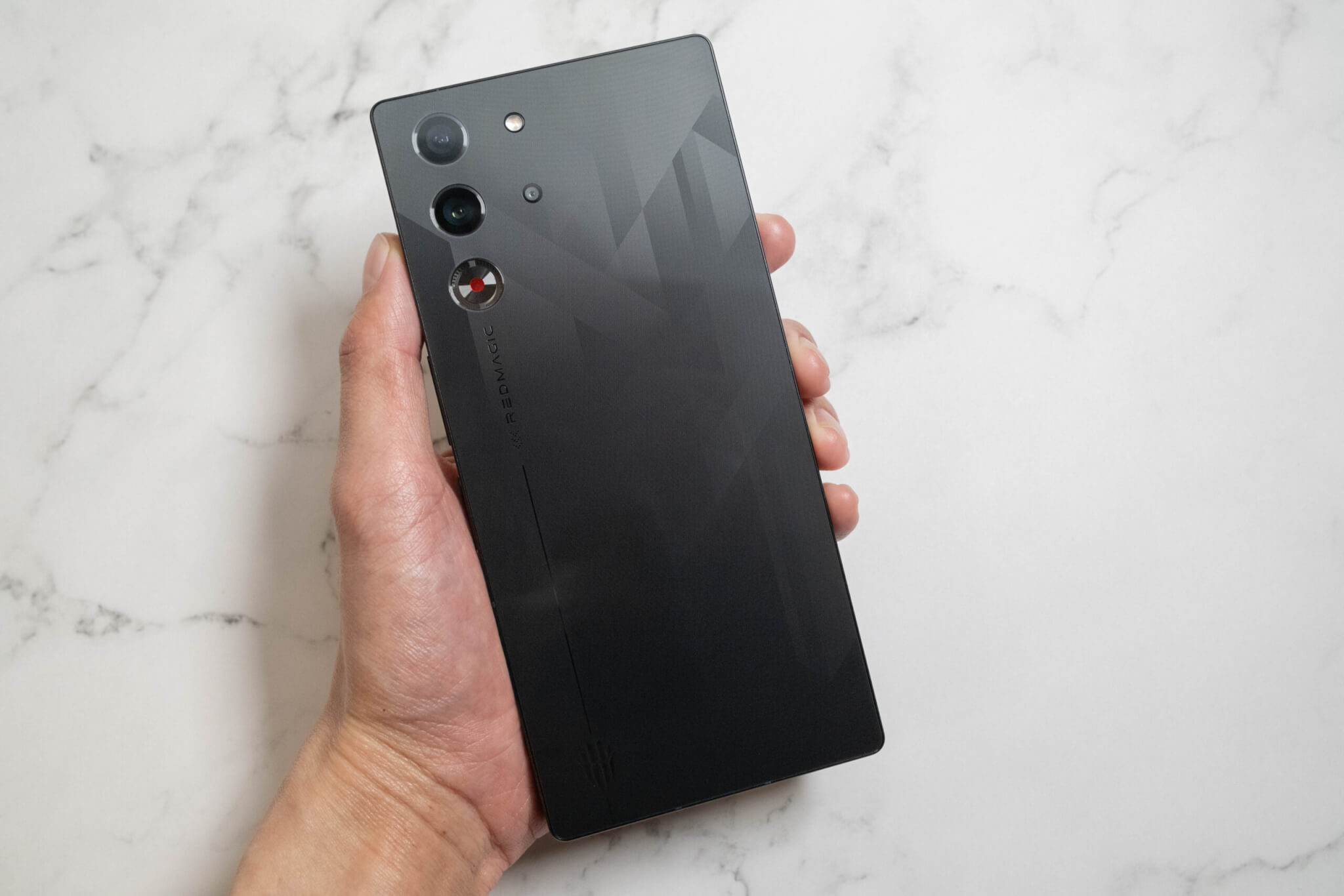 REDMAGIC 10 Proをレビュー！Snapdragon 8 Eliteを搭載し2025年で最強