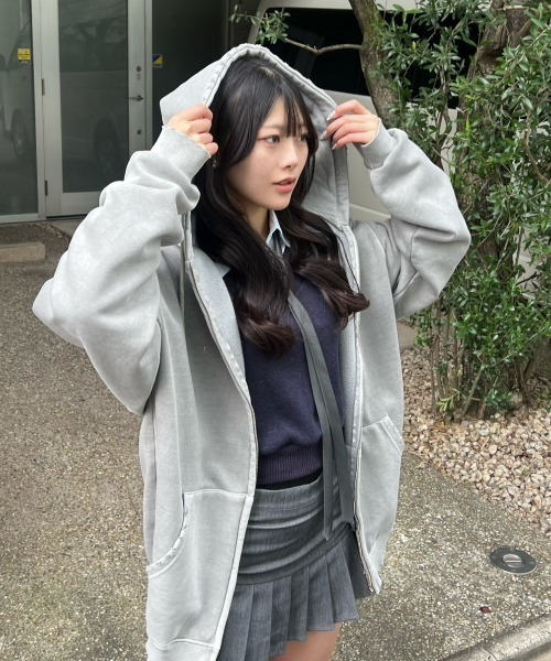 XU（エックスユー）の「【Never mind the XU】damage zip up hoodie