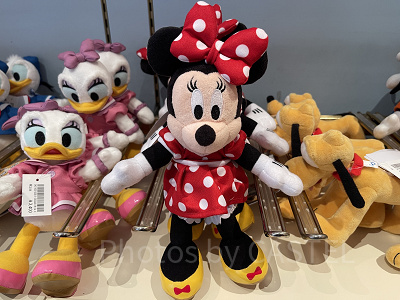 2026】ディズニーランドのぬいぐるみ一覧！100種類以上が発売中！値段
