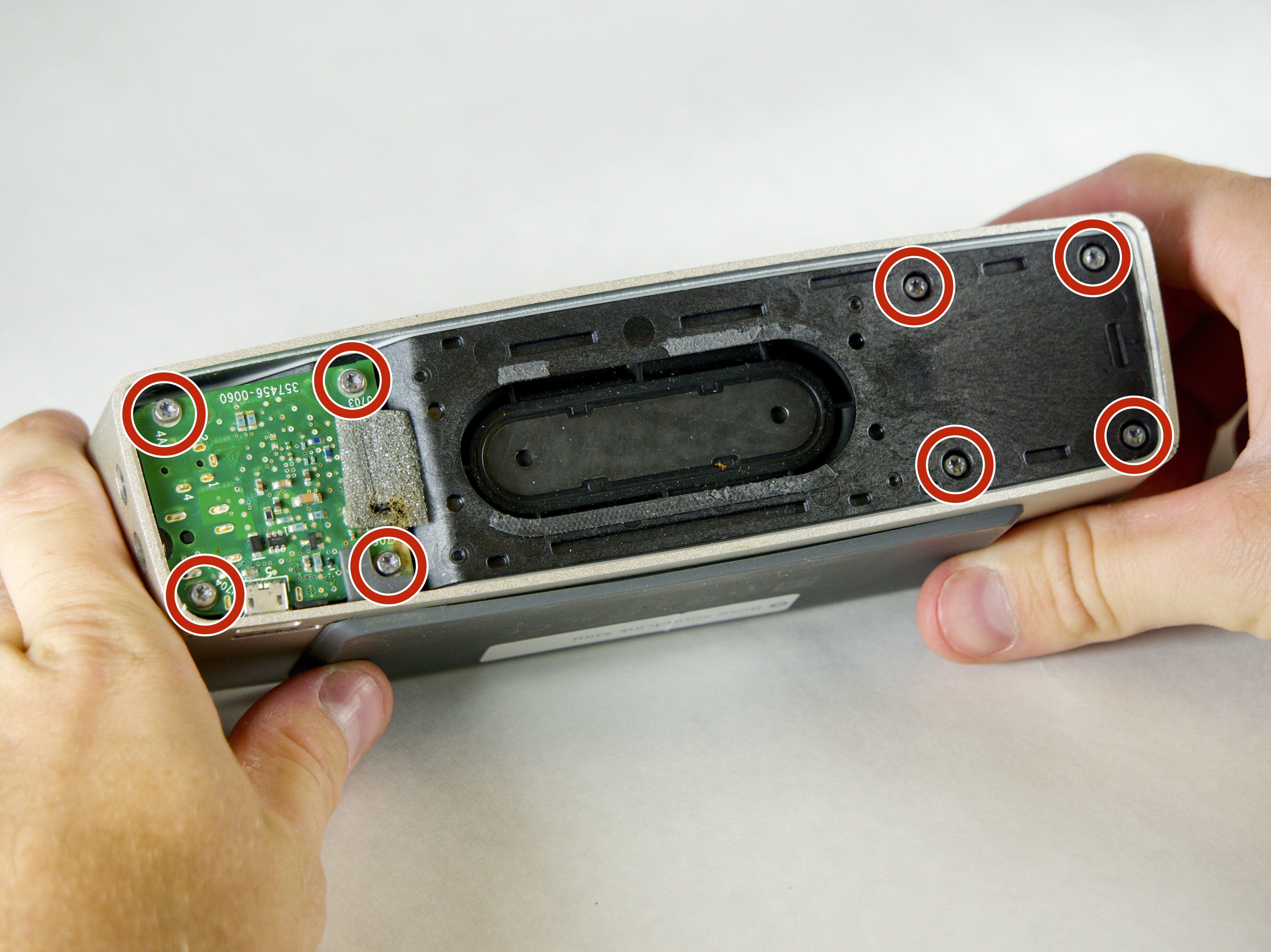 Bose SoundLink Mini バッテリーカバーの交換 - iFixit 修理ガイド