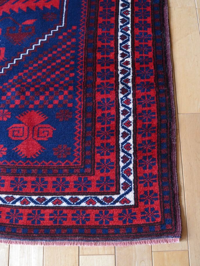 一点もののおしゃれなビンテージ絨毯 トルコバルケシルのトライバル