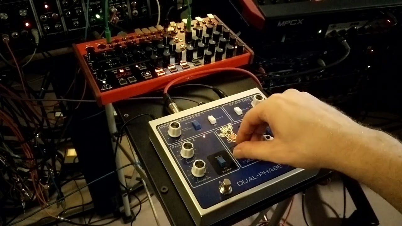 Behringer Dual-Phase - YouTube