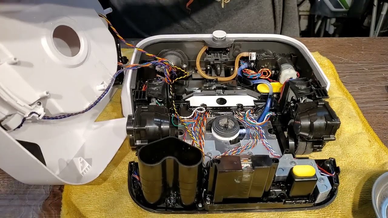 iRobot M6 Braava Jet - Not Spraying / Pump Fix - YouTube