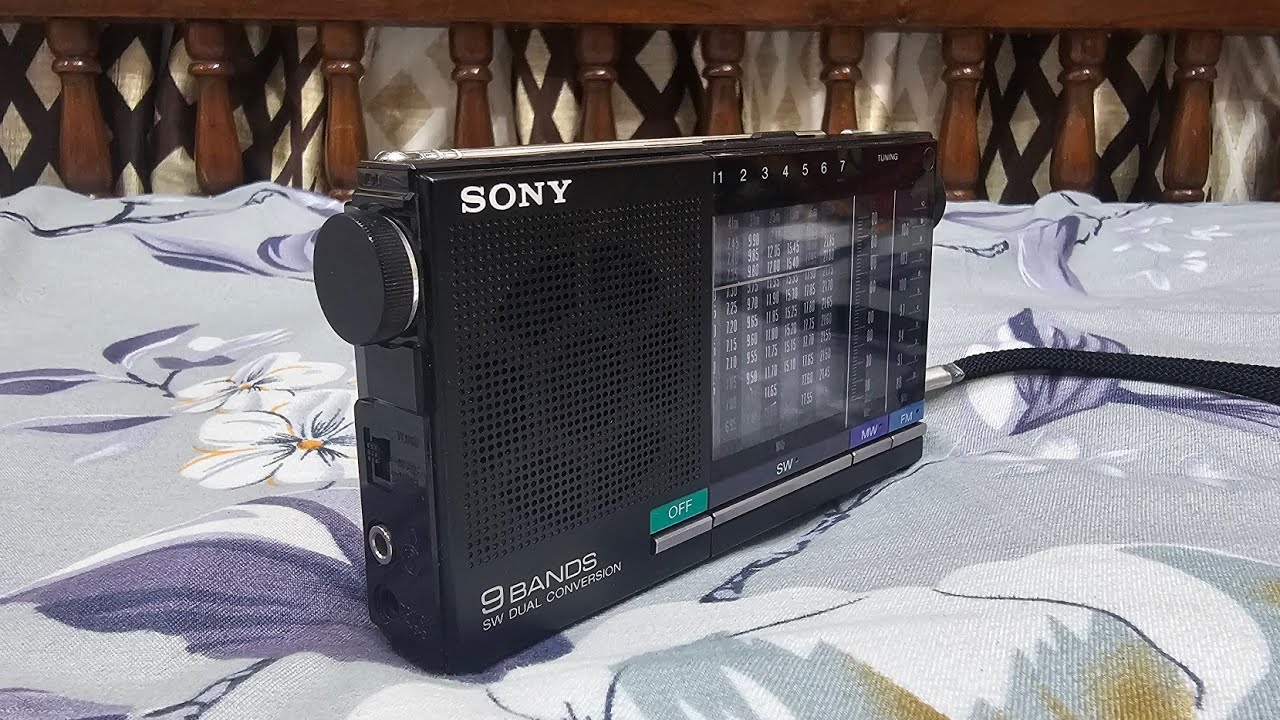 Sony fm/mw/sw 9 band receiver ICF- 4900 made in Japan pocket radio