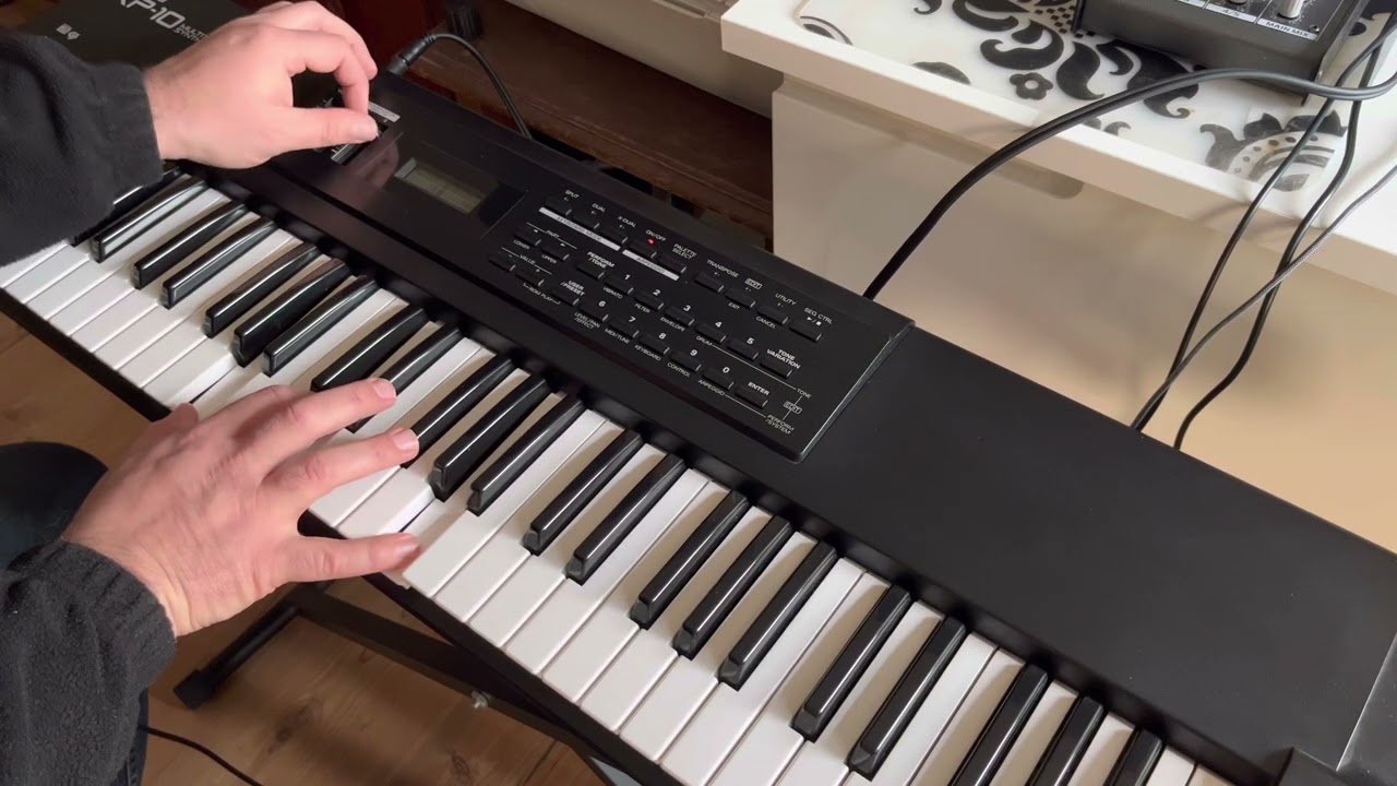 Roland Xp 10 First Experience/First Time old school synth 90s