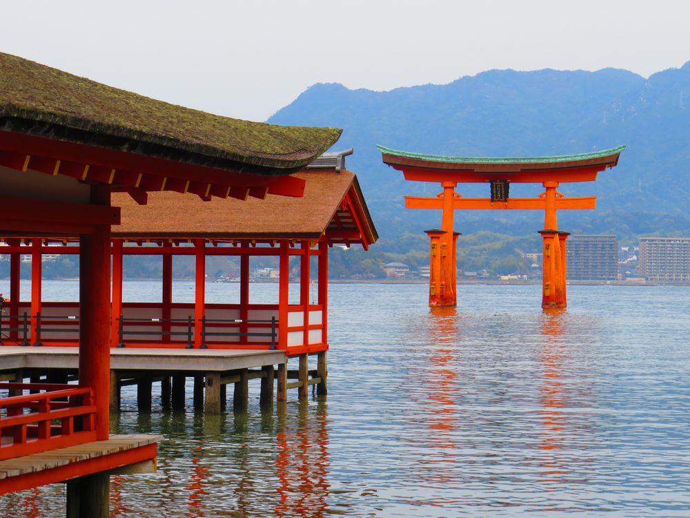 世界遺産・厳島神社 干潮時のみの神秘・鏡の池！美しい回廊も必見