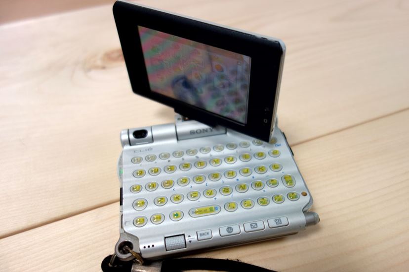 時代を超えて、2003年ソニーの名機「CLIE PEG-UX50」と「F(x)tec Pro1