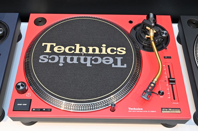 全7色のカラバリ展開！ Technicsの映えるアナログターンテーブル「SL