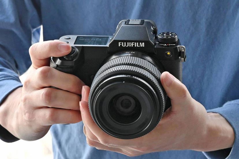 富士フイルム「GFX100S II」最速レビュー！ 前モデルのユーザーは