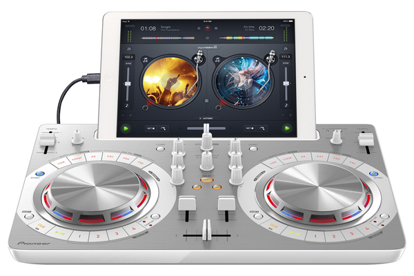 iPhone/iPadの音源で本格DJも！ パイオニアのお手軽新DJコントローラー