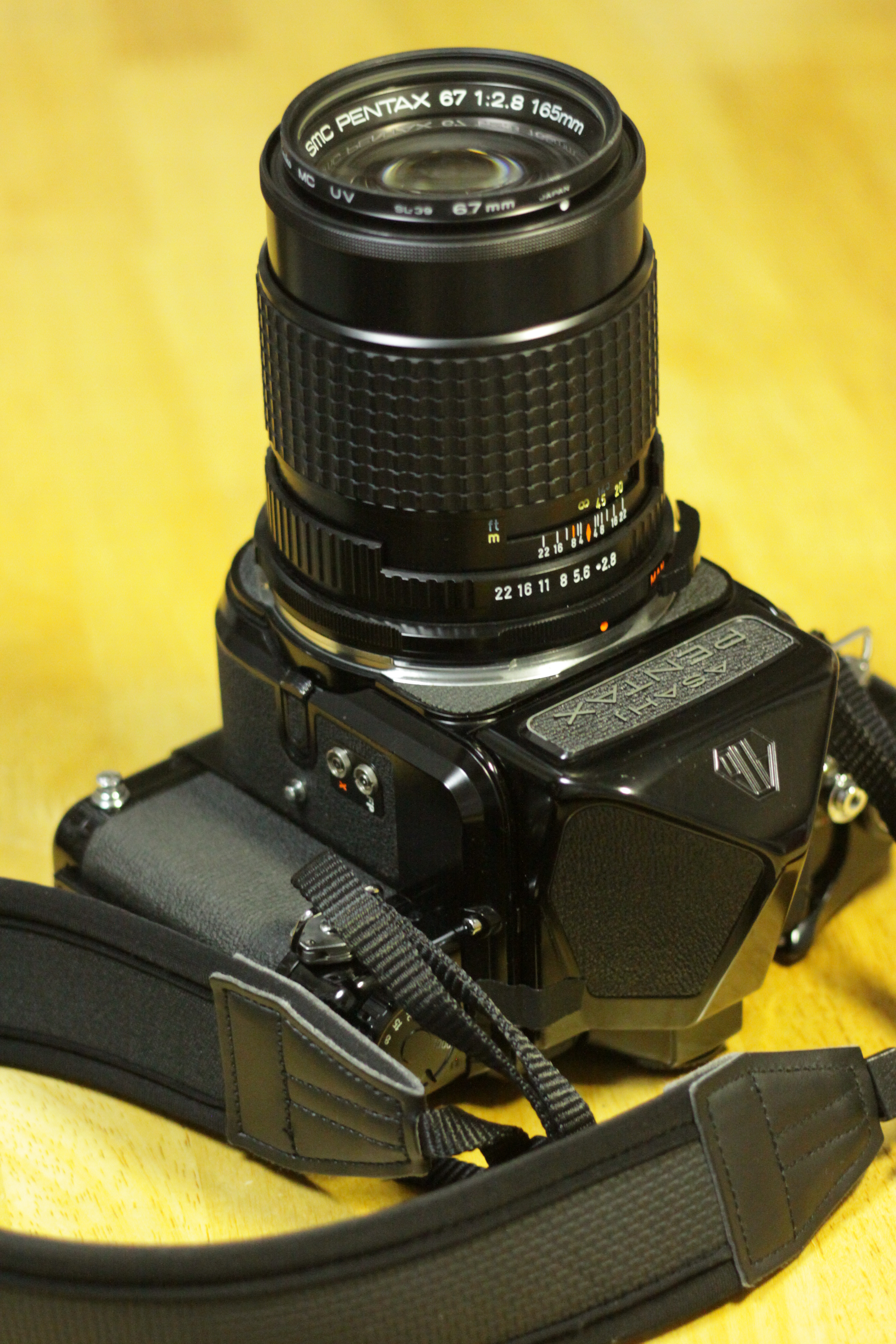 白黒中判カメラ6X7で遊ぶ・・「ペンタックス67」片手の都心散歩！