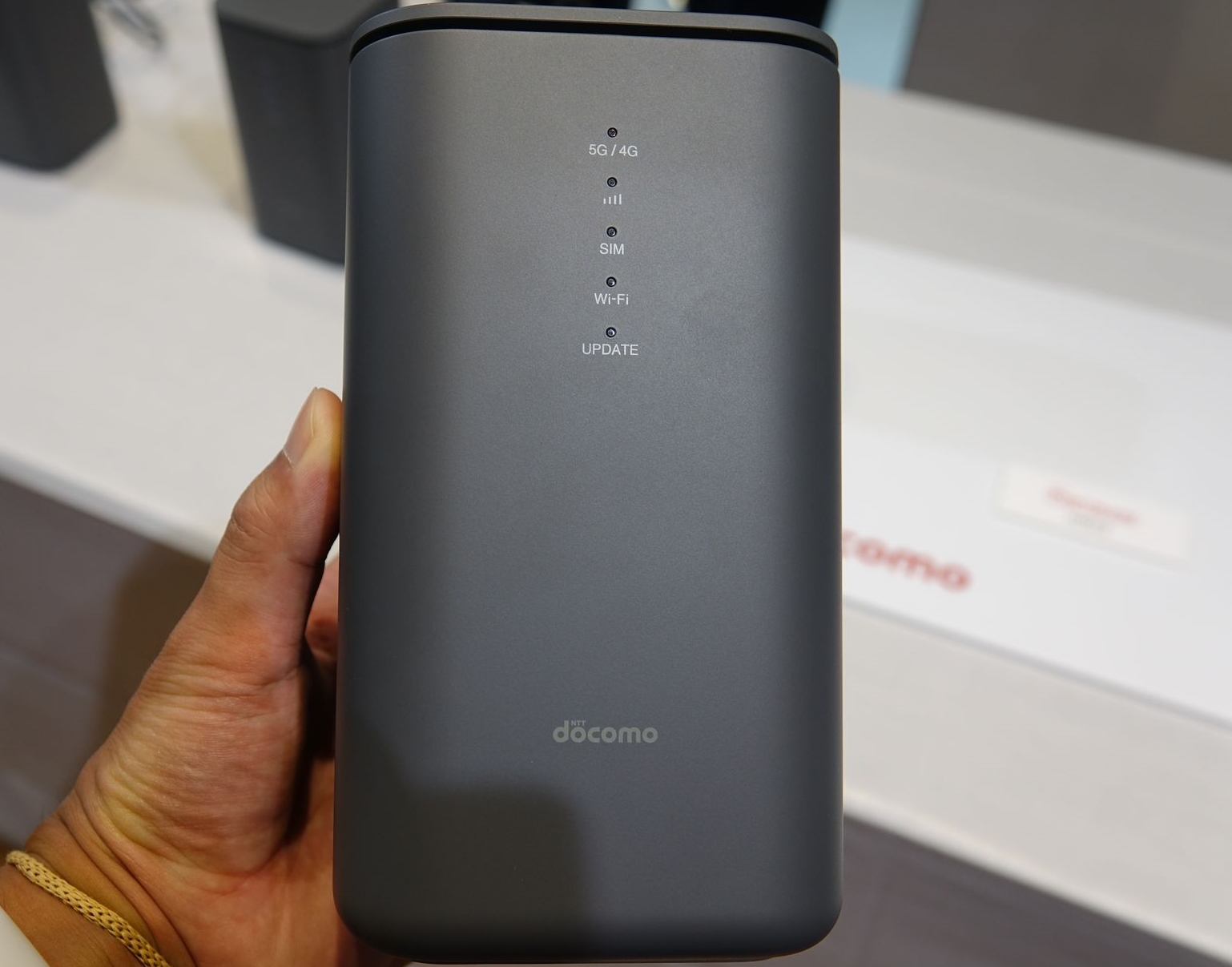 ドコモ、「home 5G」専用の新ルーター「HR02」 - ケータイ Watch