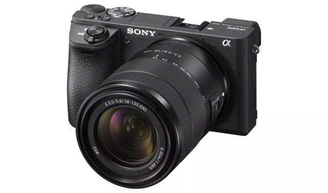 海外でAPS-C対応レンズとして E 18-135mm F3.5-5.6 OSS「SEL18135」を