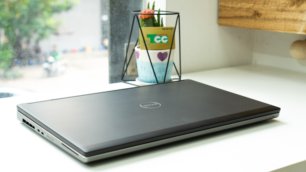 Laptop Cũ Dell Precision 7730 Core i9-8950HK , RAM 32GB, SSD 512B